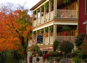 All Seasons Inn - Eureka Springs