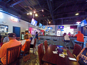 HOMETOWN SPORTS BAR & GRILL - Pearland