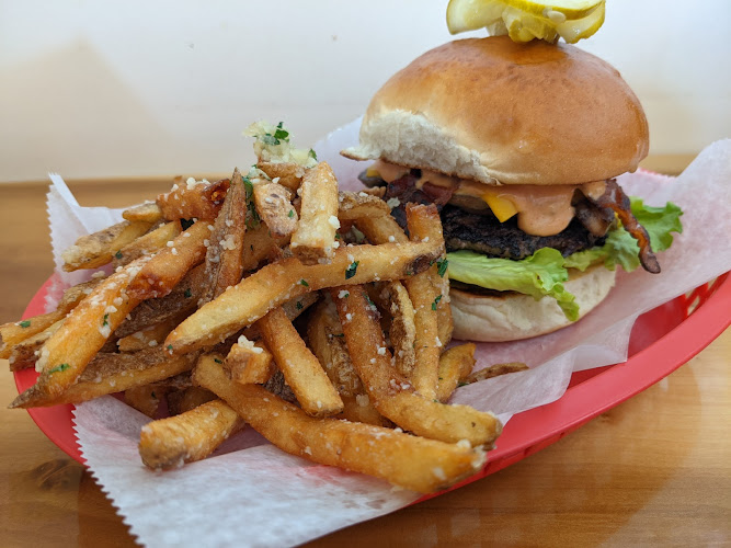 Lake Burger - 4404 W Main St, Kalamazoo, MI 49006 | Food Near Me