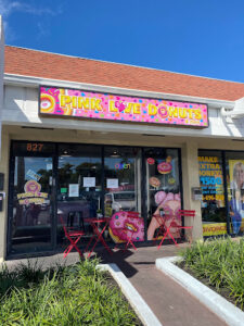 Pink Love Donuts and more - Oakland Park