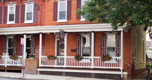 The Courtyard Bed & Breakfast - Denver